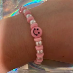 I’m selling a very cute pink bracelet